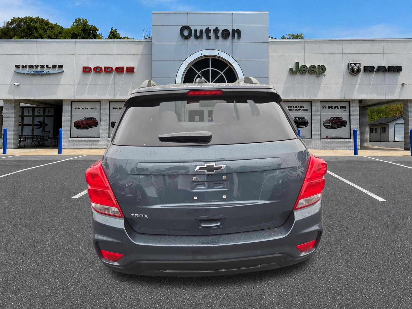 Used 2022 Chevrolet Trax LT w/ Sport Edition FWD image 5