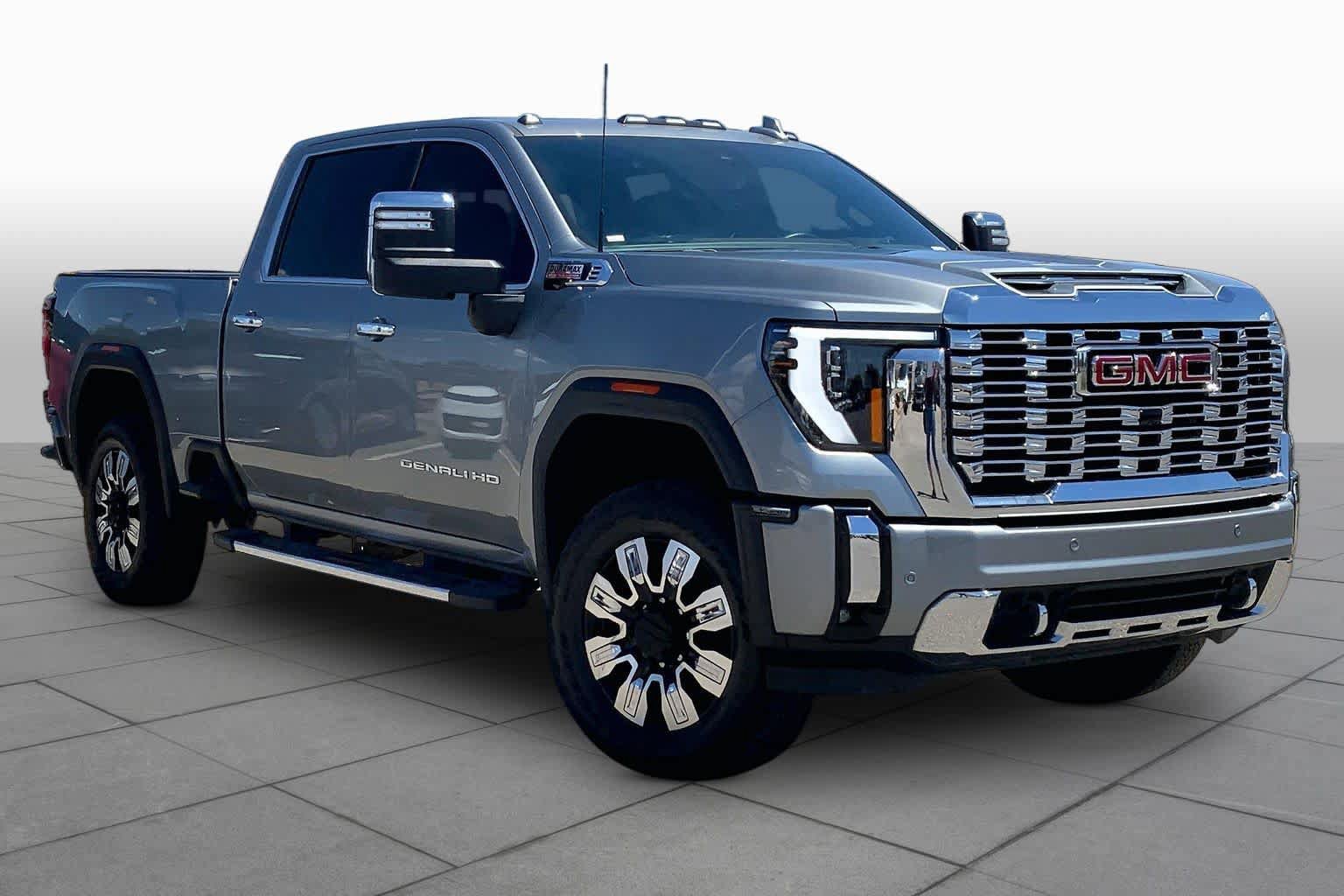 Used 2025 GMC Sierra 2500 Denali w/ Denali Reserve Package AWD/4WD image 3