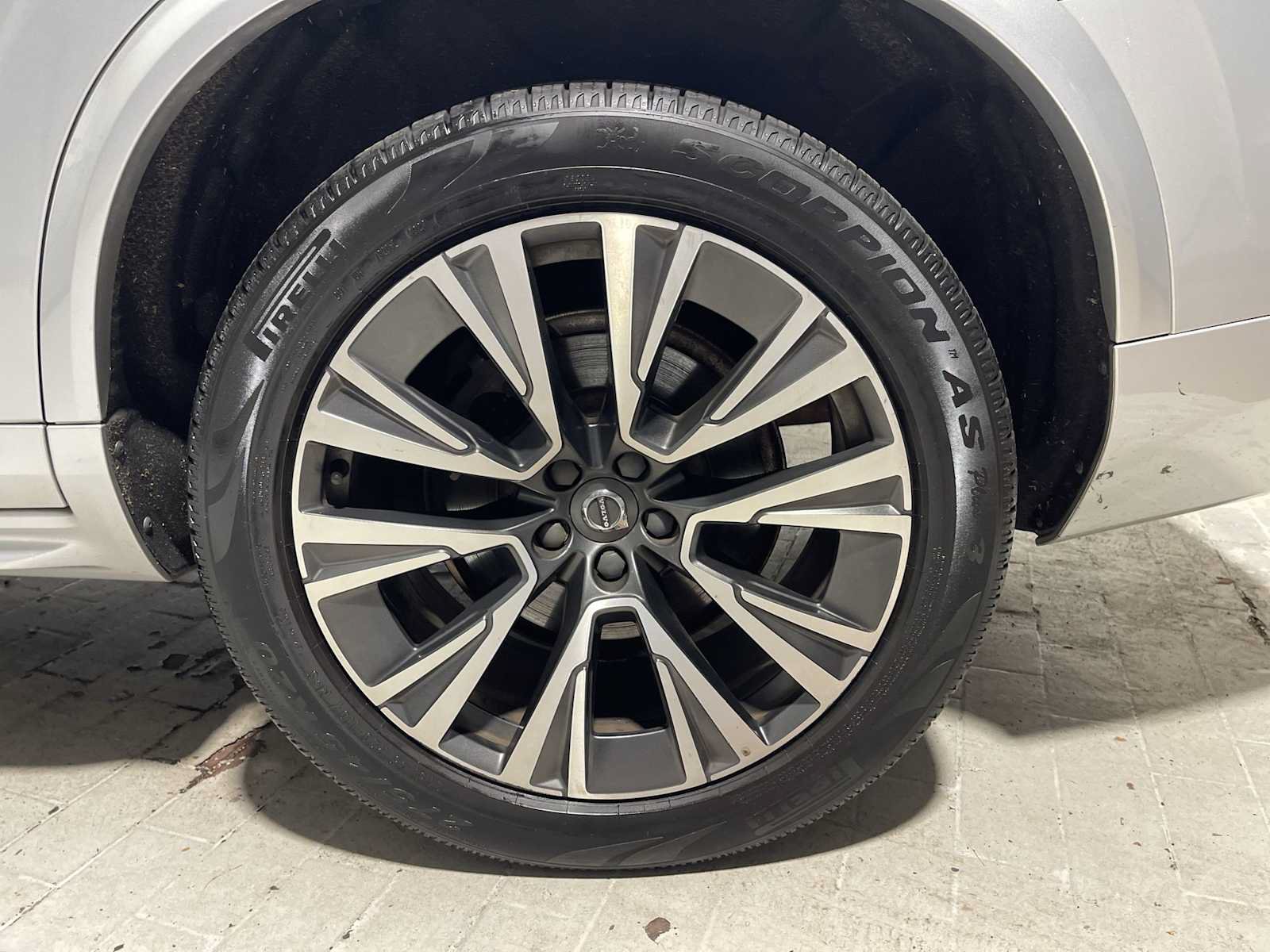 Used 2020 Volvo XC90 T5 Momentum w/ Protection Package Premier AWD/4WD image 8
