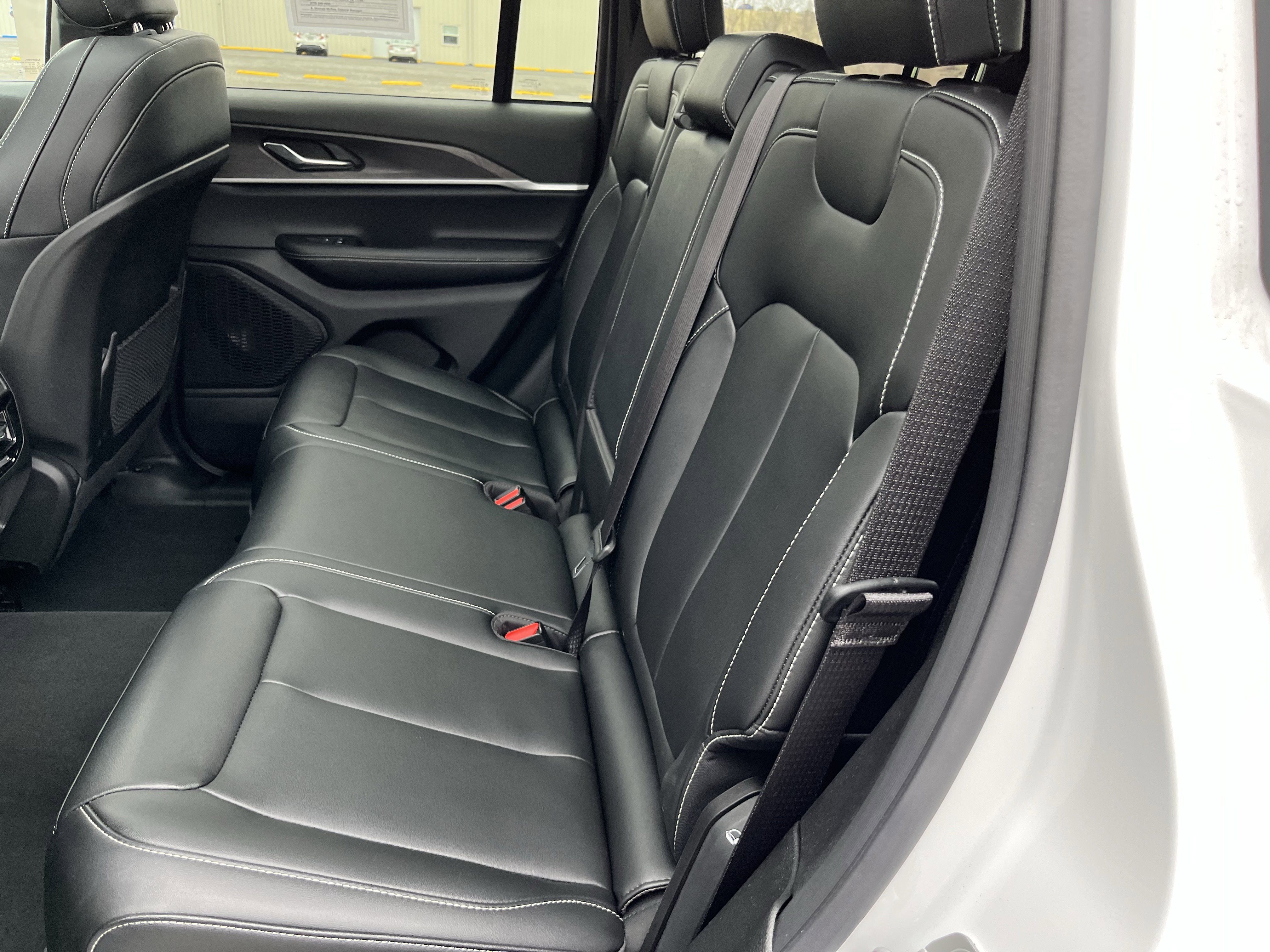 Used 2025 Jeep Grand Cherokee Limited image 14