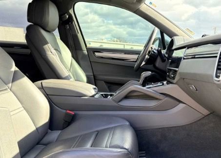 Used 2019 Porsche Cayenne S image 3