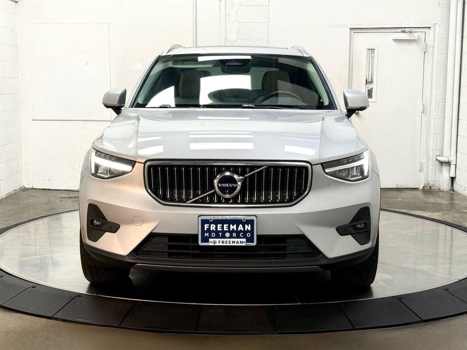 Used 2023 Volvo XC40 B5 Plus w/ Protection Package Premier AWD/4WD image 3