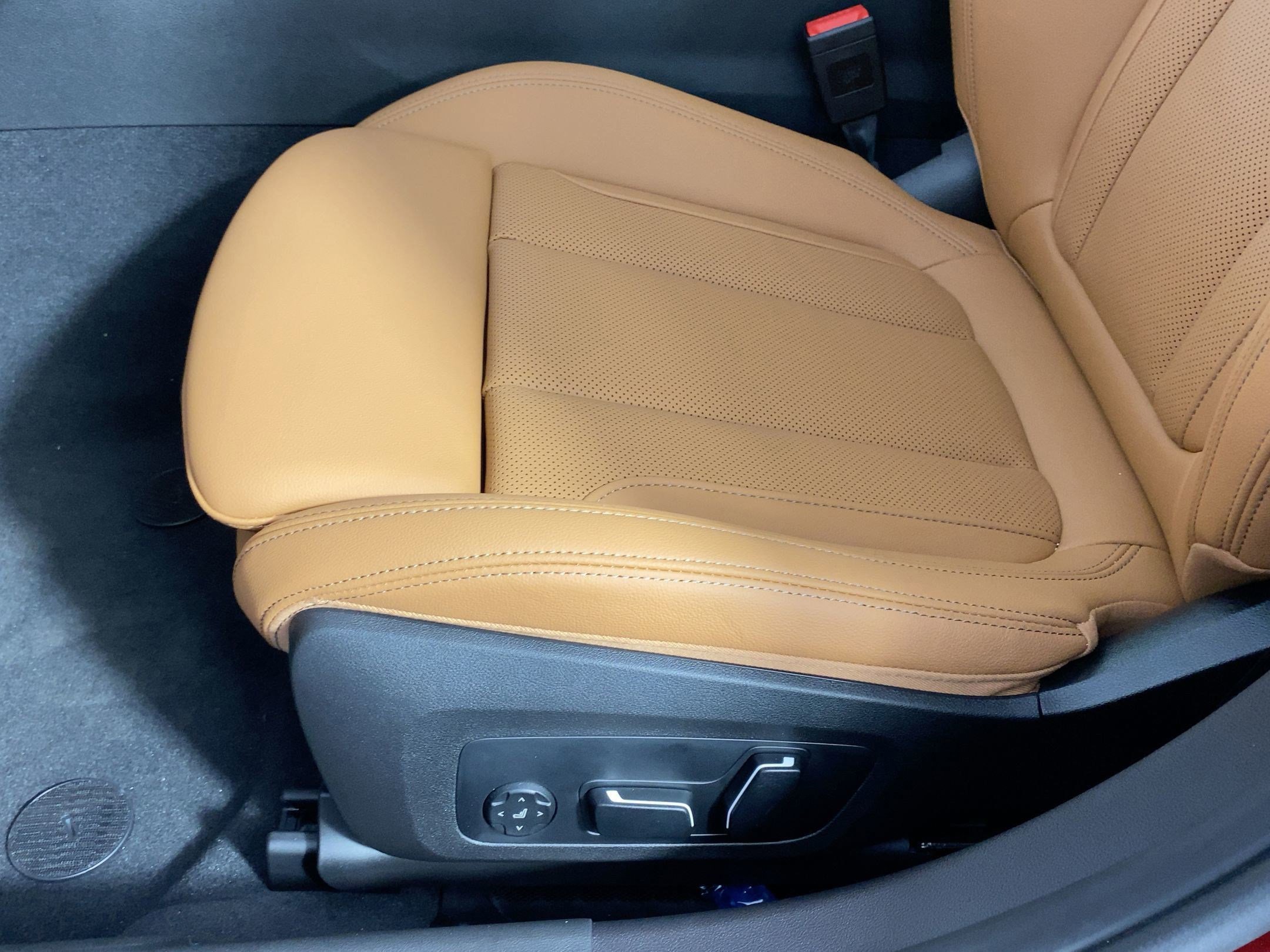 Used 2026 BMW 330i Sedan w/ M Sport Package image 11