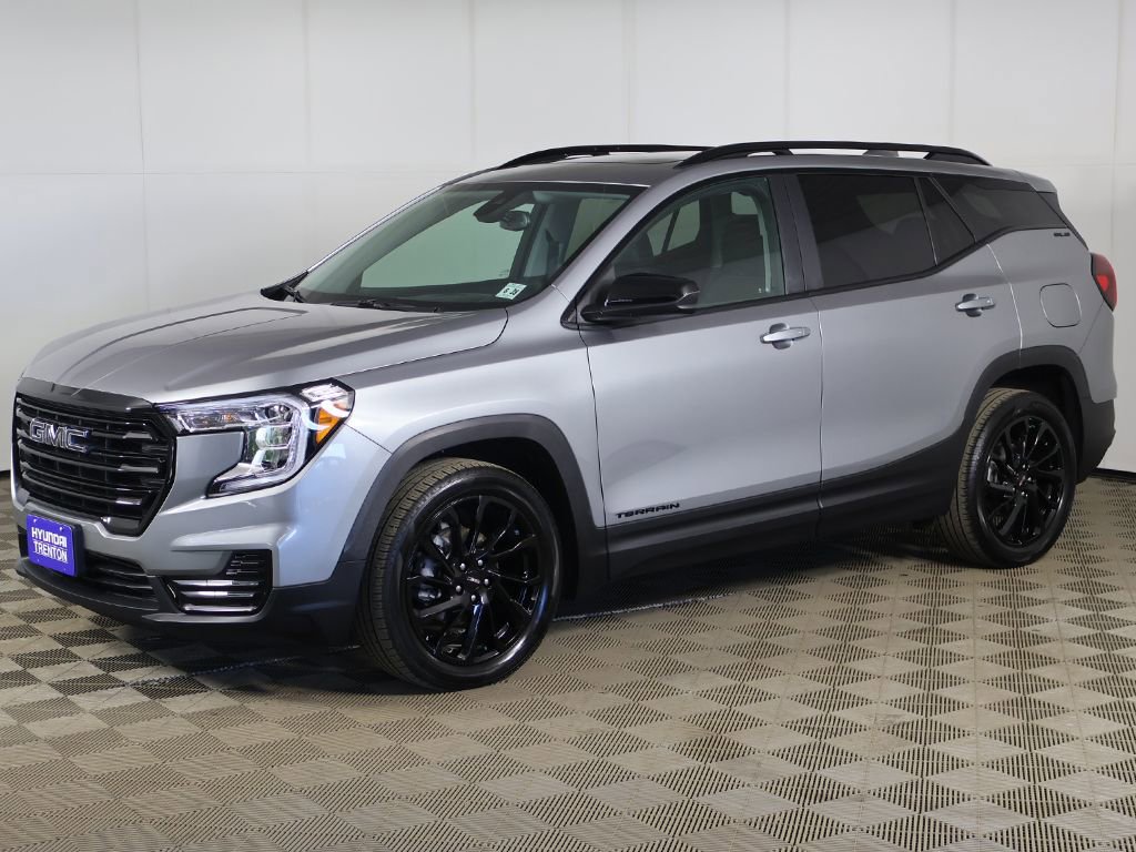 Used 2023 GMC Terrain SLE w/ Driver Convenience Package FWD image 7