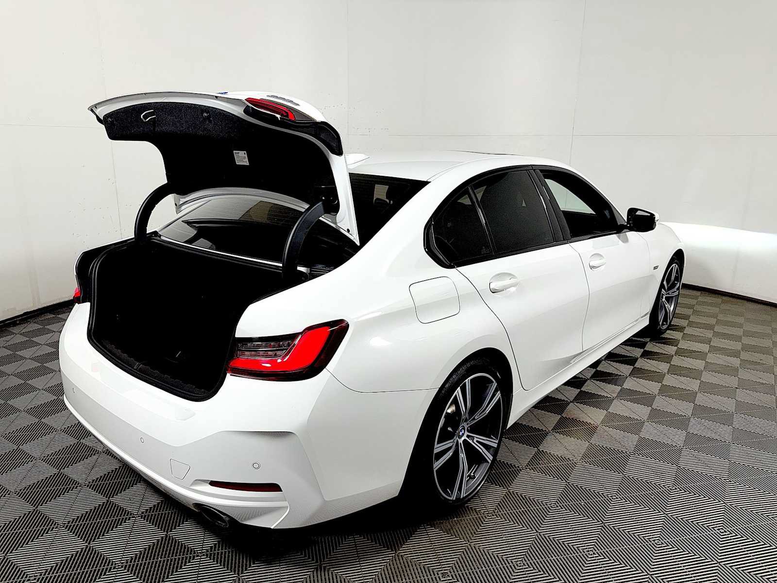 Certified 2023 BMW 330e xDrive w/ Premium Package AWD/4WD image 23