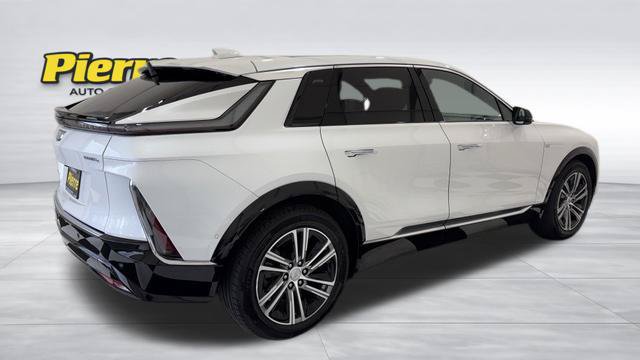 Used 2025 Cadillac Lyriq Luxury AWD/4WD image 7