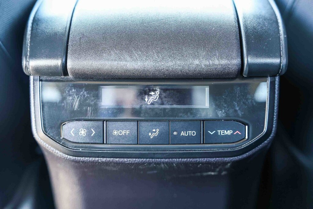 Used 2023 Toyota Highlander LE image 7