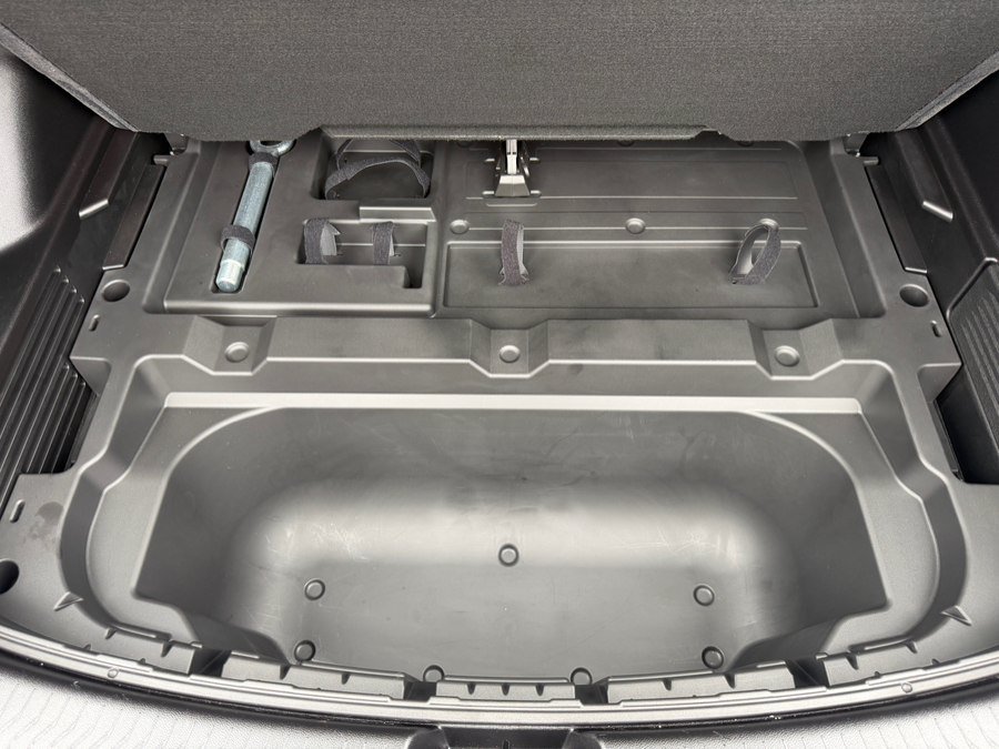Used 2024 Chevrolet Equinox EV RS FWD image 45