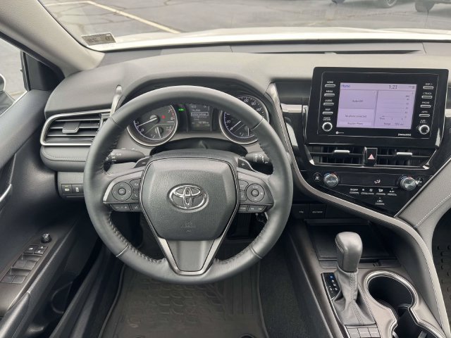 Used 2024 Toyota Camry SE w/ Cold Weather Package FWD image 21