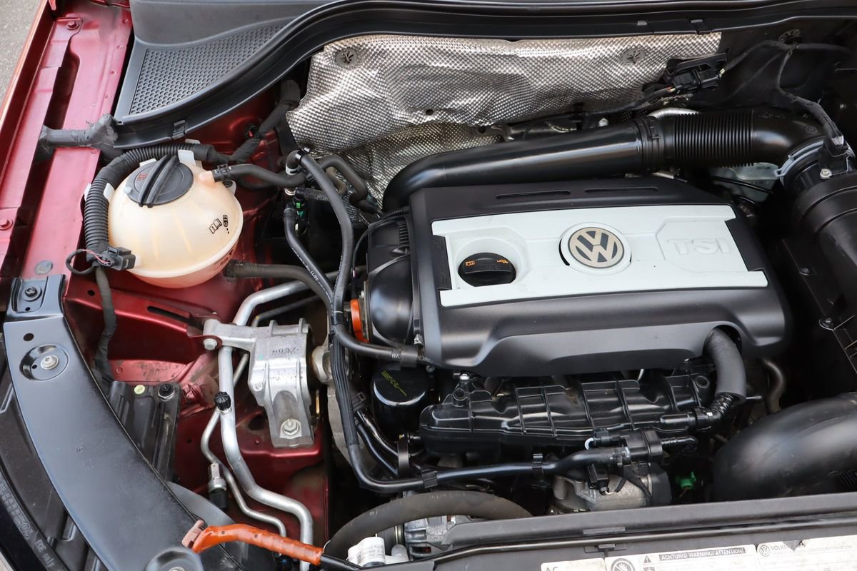 Used 2012 Volkswagen Tiguan S image 36