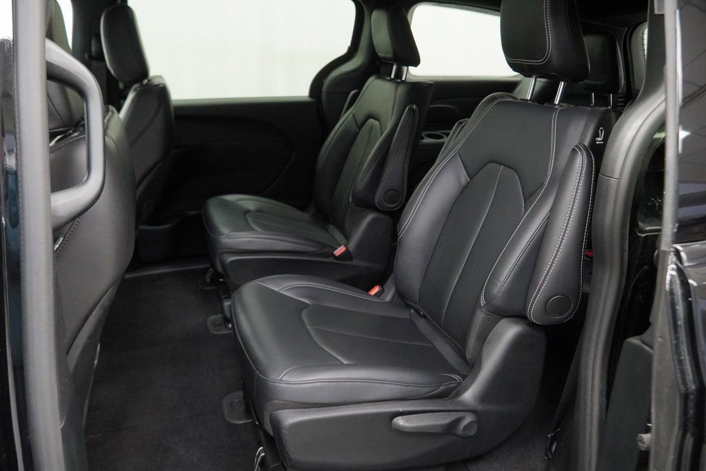 Certified 2024 Chrysler Pacifica Limited image 20