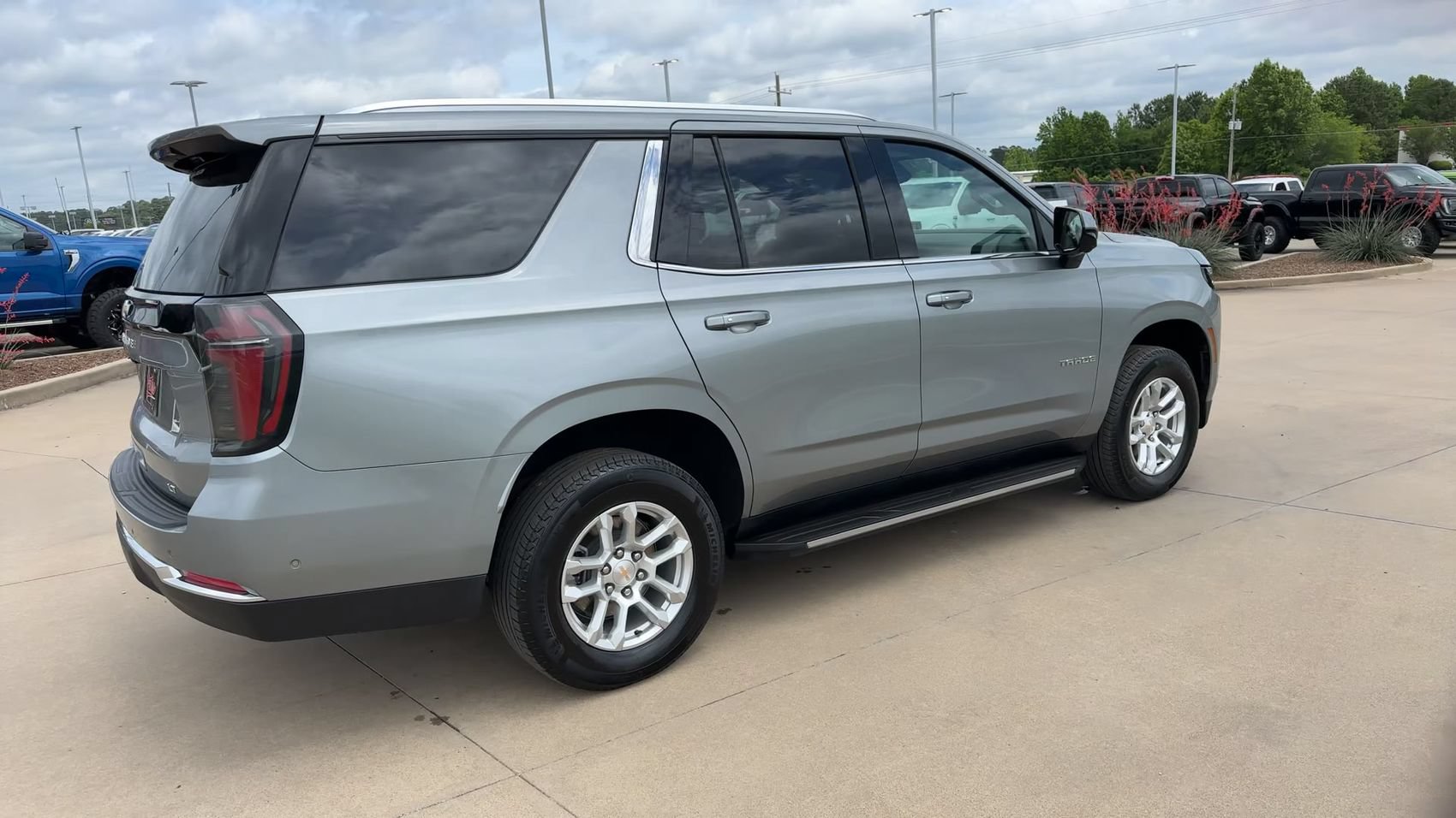 Used 2025 Chevrolet Tahoe LT AWD/4WD image 9