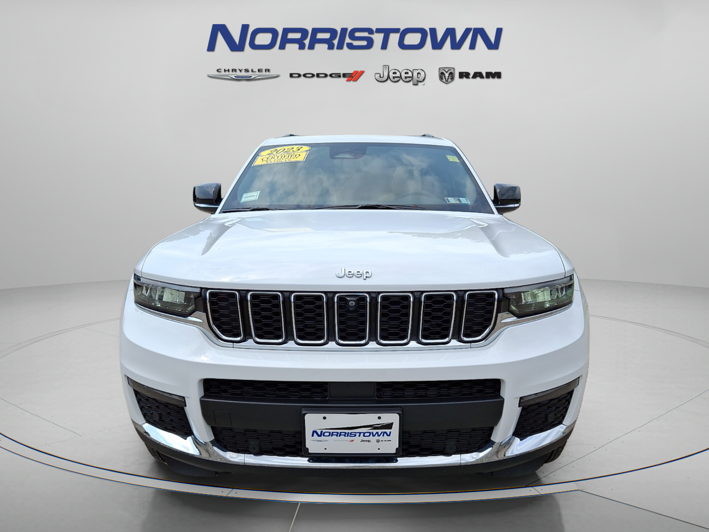 Used 2023 Jeep Grand Cherokee L Limited w/ Luxury Tech Group II AWD/4WD image 2
