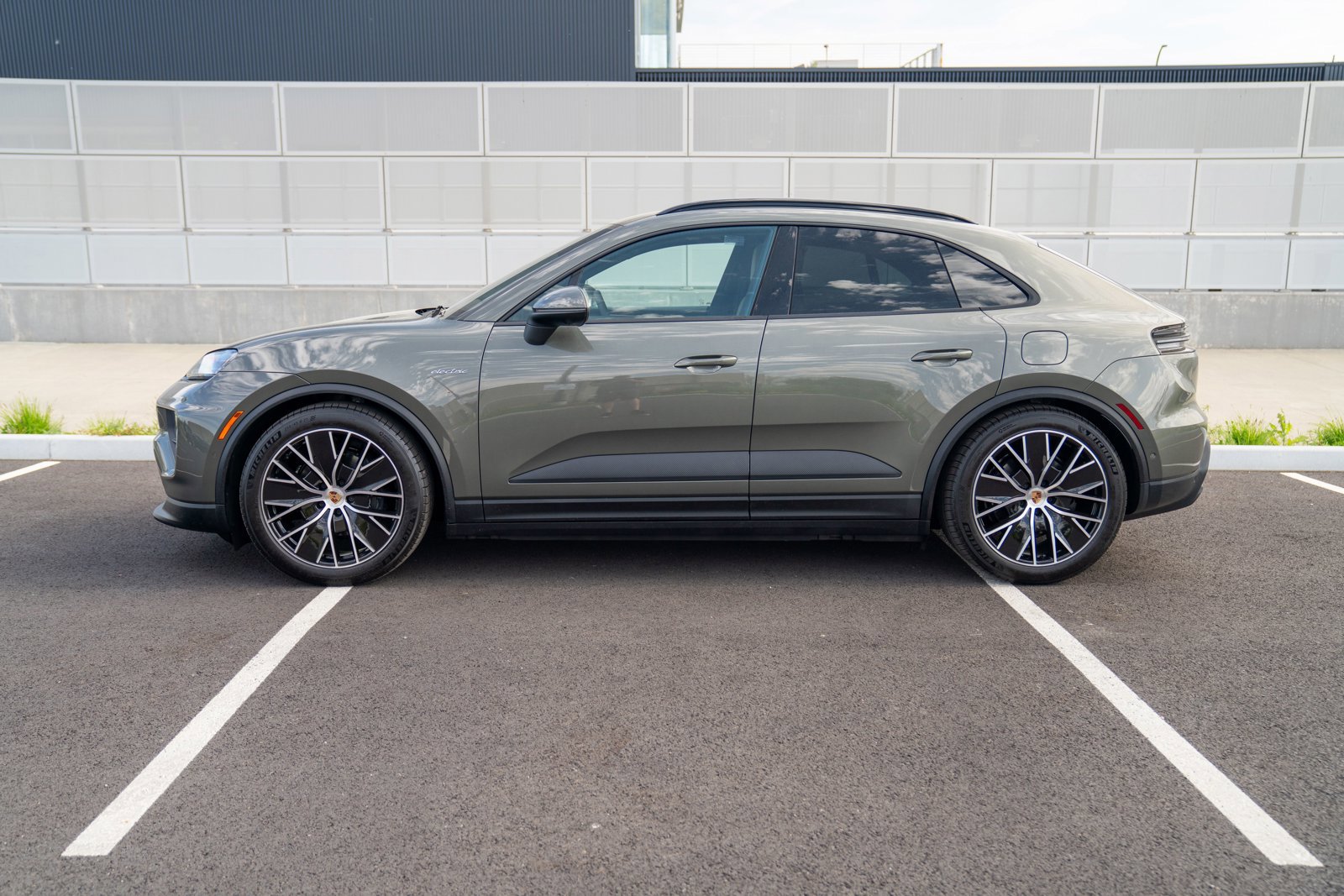 New 2026 Porsche Macan 4 Electric AWD/4WD image 2