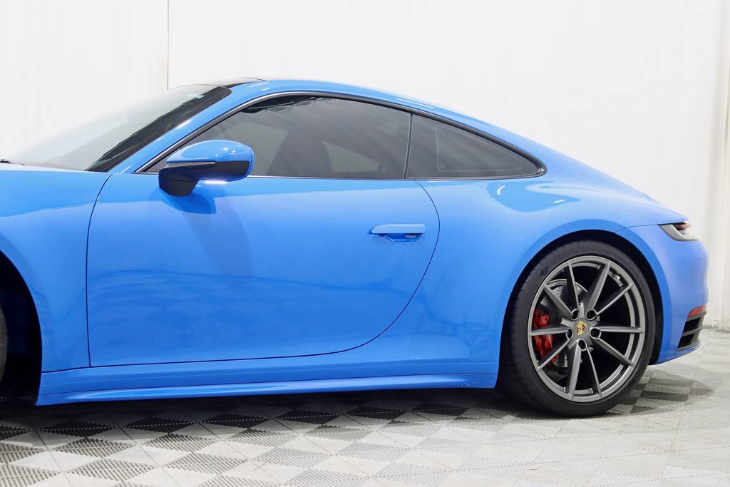 Used 2022 Porsche 911 Carrera RWD image 3