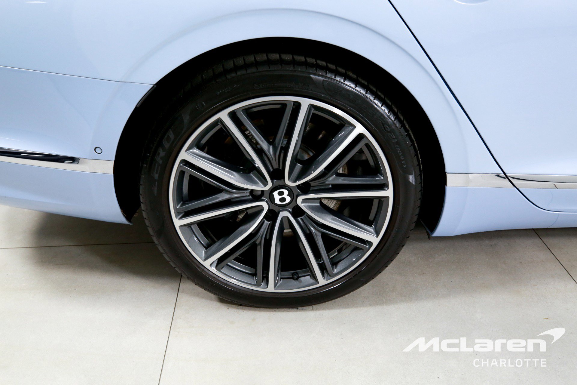 Used 2022 Bentley Flying Spur V8 image 32