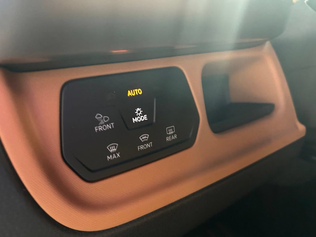 New 2025 Volkswagen ID. Buzz Pro S Plus AWD/4WD image 49
