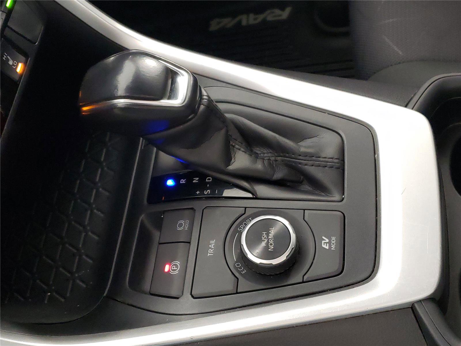 Used 2020 Toyota RAV4 XLE w/ XLE Grade Weather Package image 22