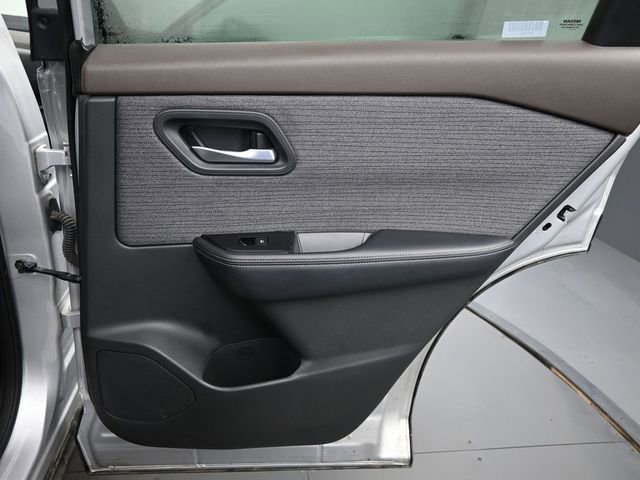 Used 2023 Nissan Rogue SV FWD image 16