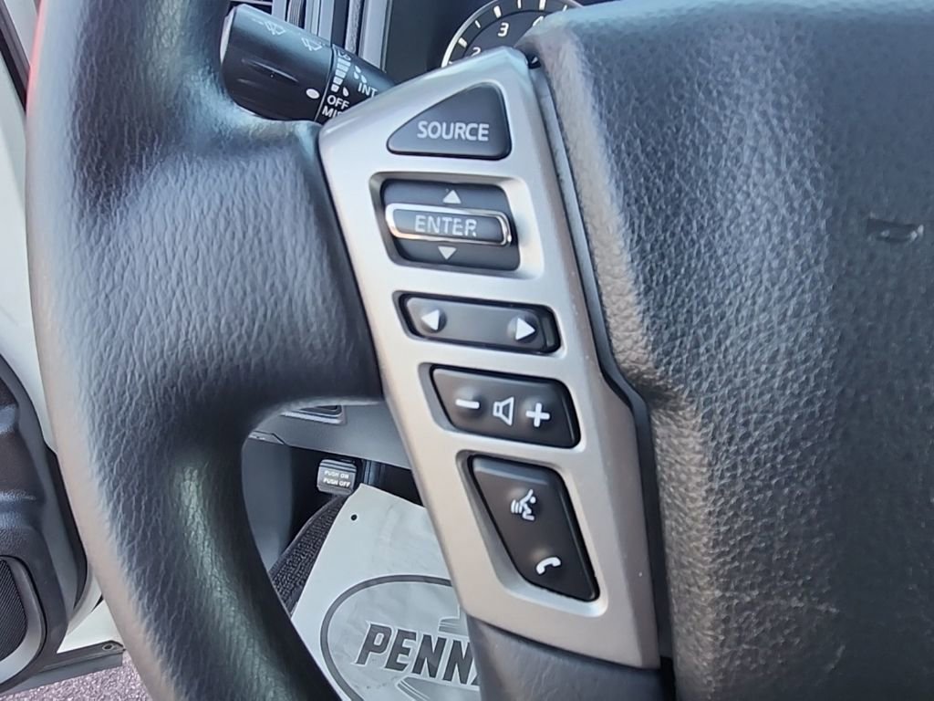 Used 2022 Nissan Titan SV image 11
