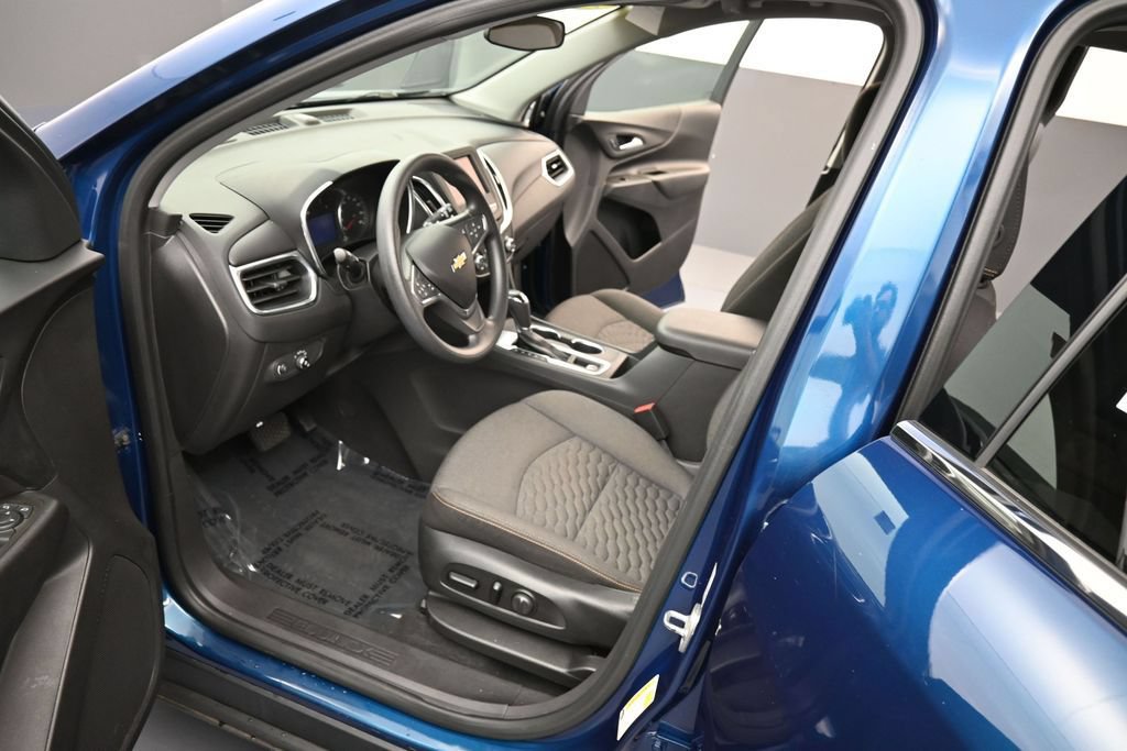Used 2020 Chevrolet Equinox LT w/ LPO, Cargo Package FWD image 11