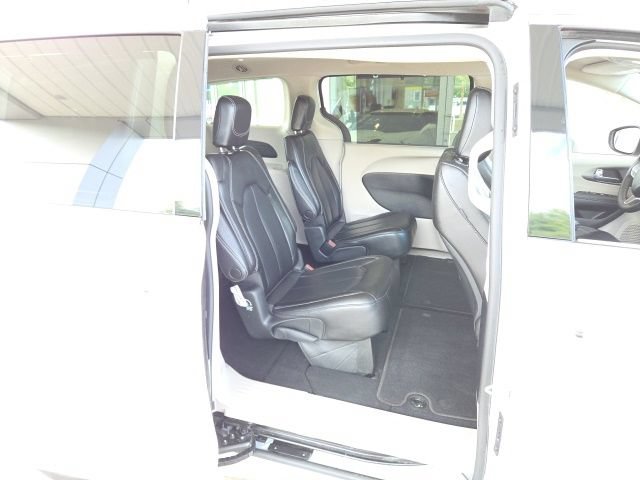 Used 2023 Chrysler Pacifica Touring-L FWD image 46