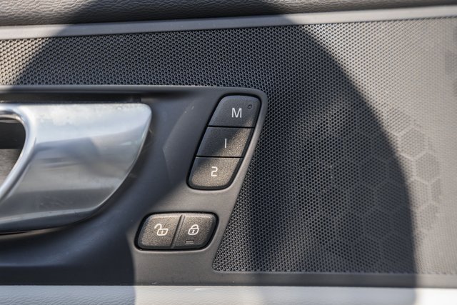 Certified 2024 Volvo XC60 B5 Plus w/ Climate Package image 37