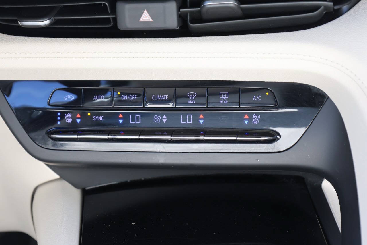 Used 2023 Buick Envision Avenir AWD/4WD image 21