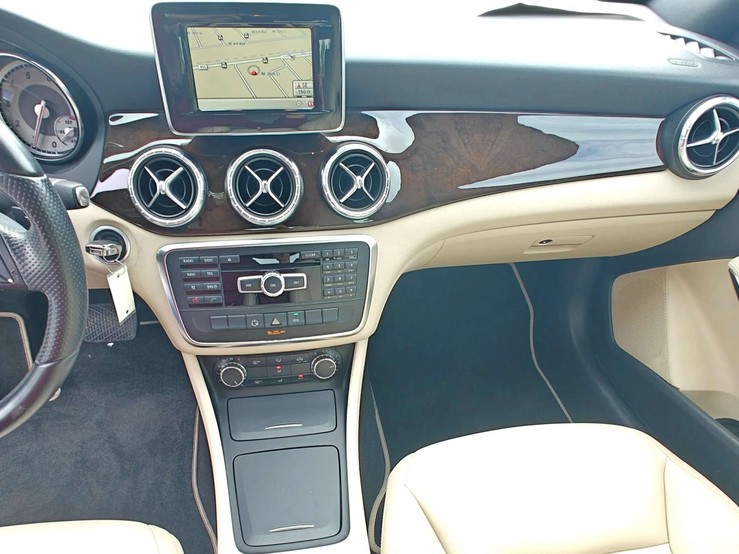 Used 2014 Mercedes-Benz CLA 250 image 23