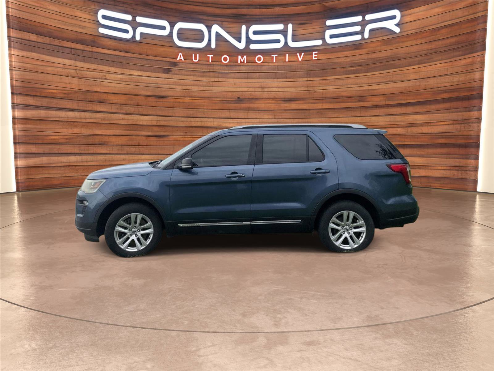 Used 2018 Ford Explorer XLT w/ Equipment Group 201A AWD/4WD image 2