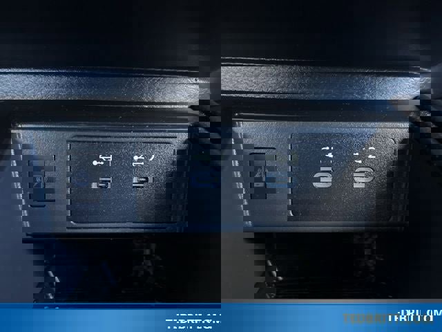 Used 2025 Nissan Kicks SR image 34