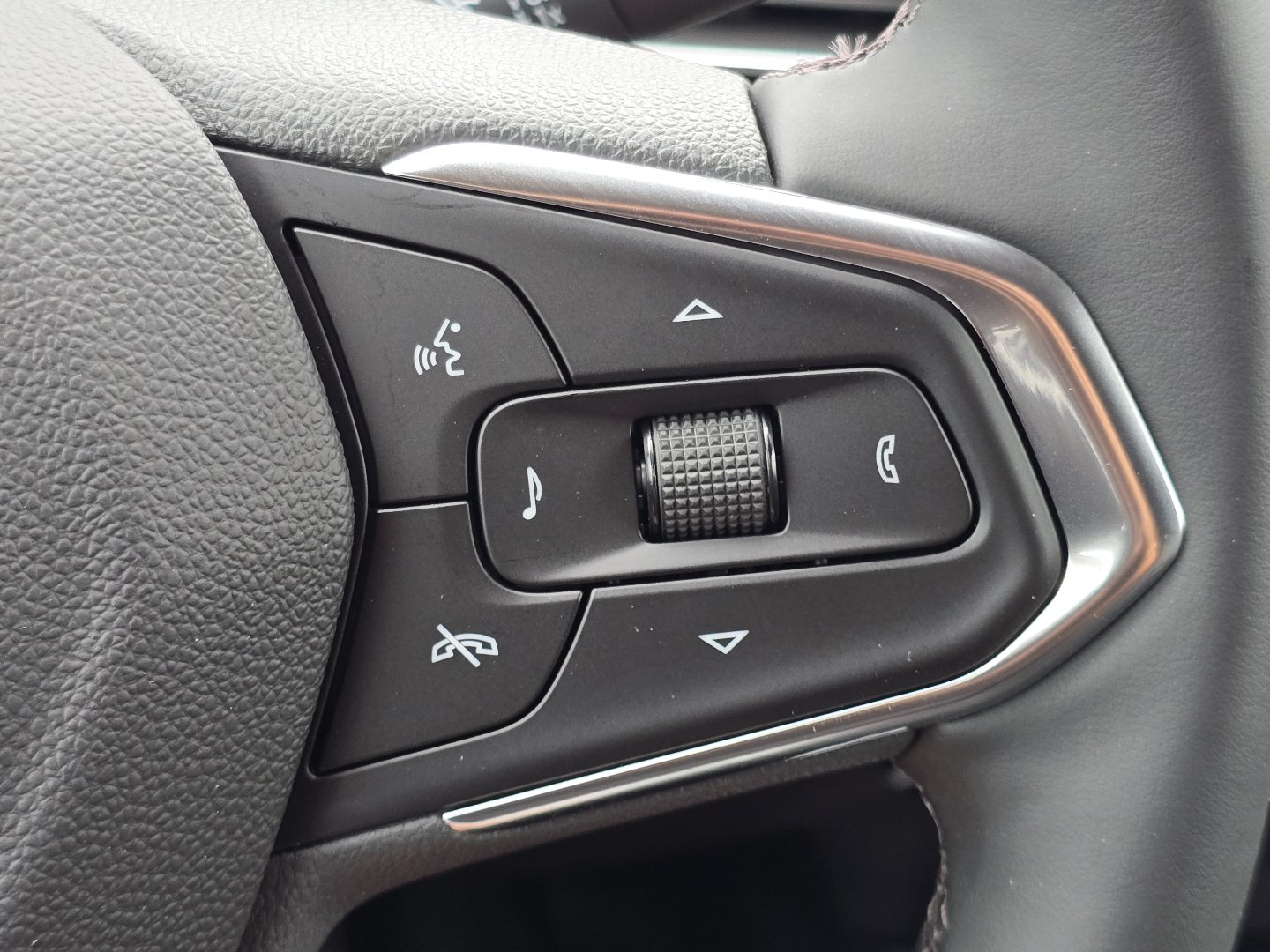 Used 2025 Chevrolet Trax ACTIV w/ Driver Confidence Package FWD image 13