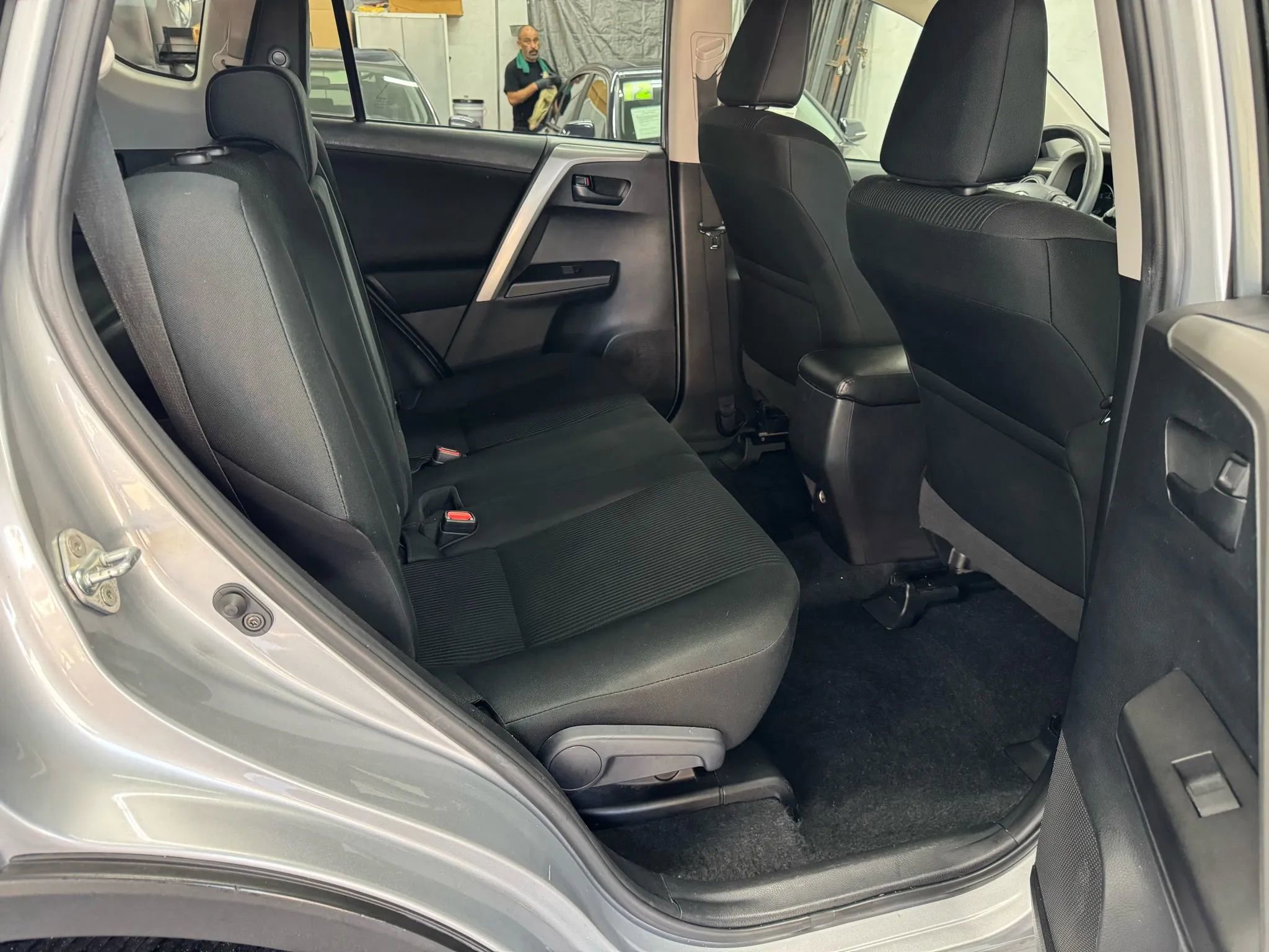 Used 2018 Toyota RAV4 LE image 10