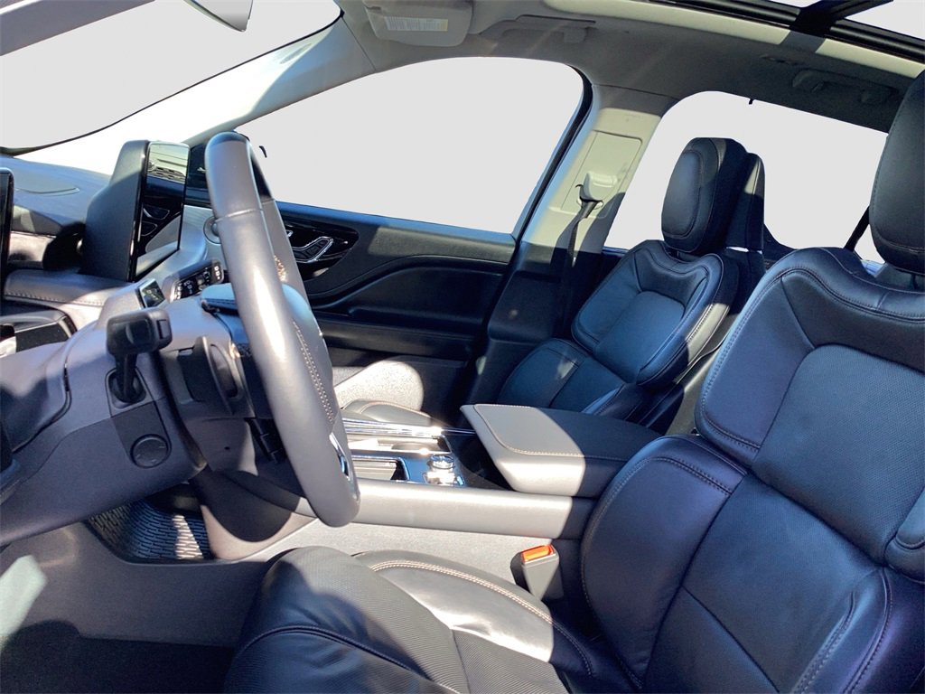 Used 2025 Lincoln Aviator Reserve w/ Equipment Group 201A image 9