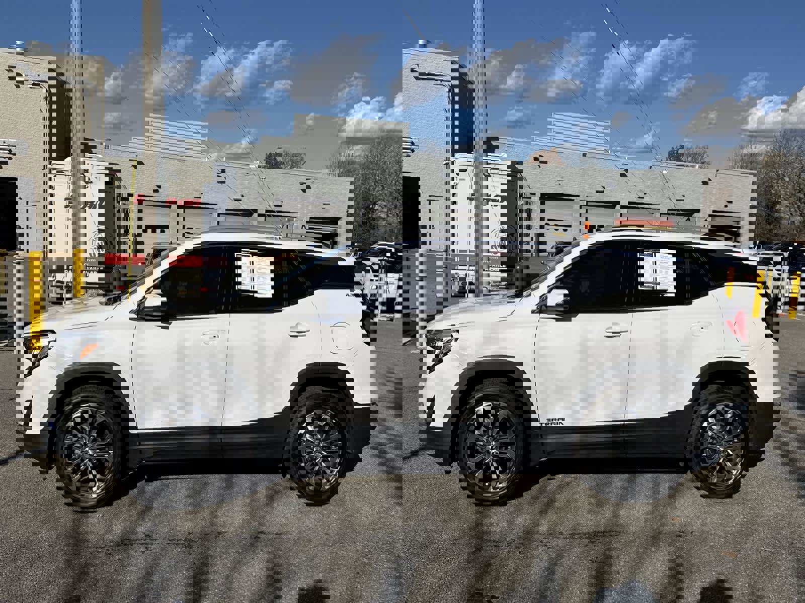 Used 2021 GMC Terrain SLT w/ Infotainment Package II image 2