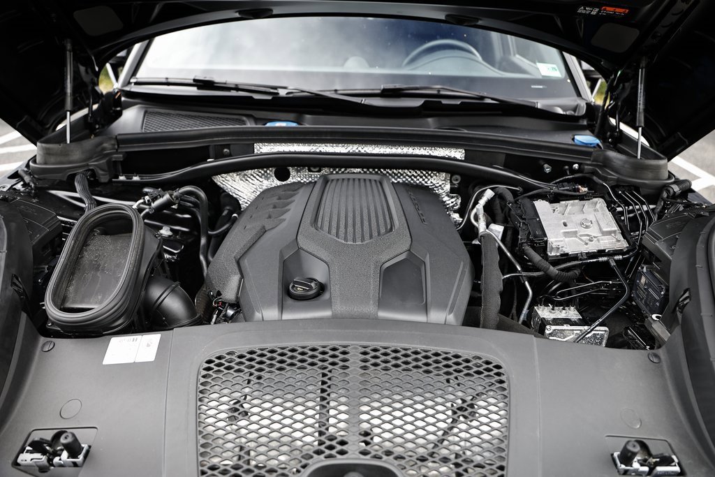 Certified 2024 Porsche Macan image 29