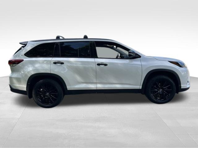 Used 2019 Toyota Highlander SE w/ Nightshade Edition AWD/4WD image 6