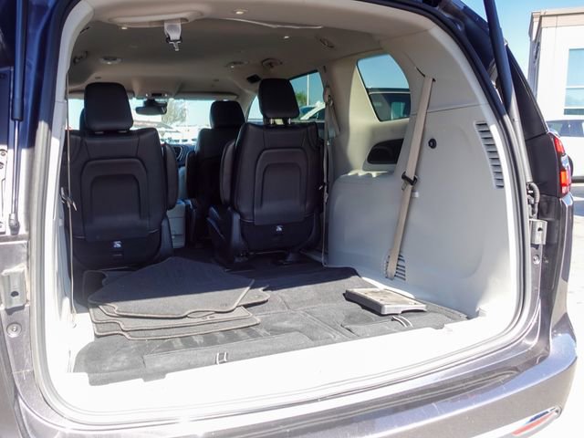 Used 2022 Chrysler Pacifica Touring-L image 26