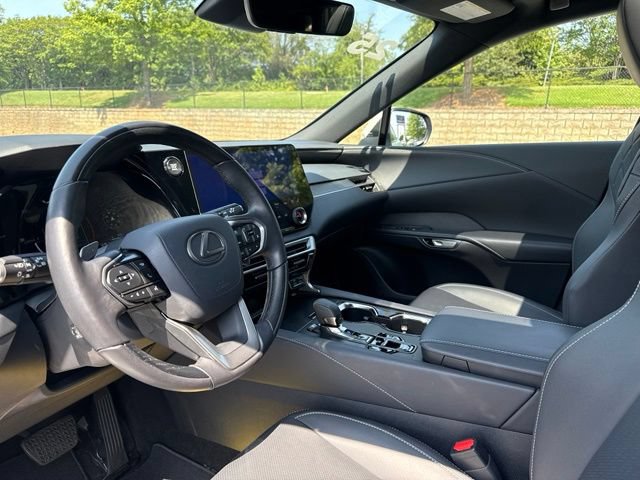 Used 2025 Lexus RX 350 Premium w/ Accessory Package (Z1) FWD image 4