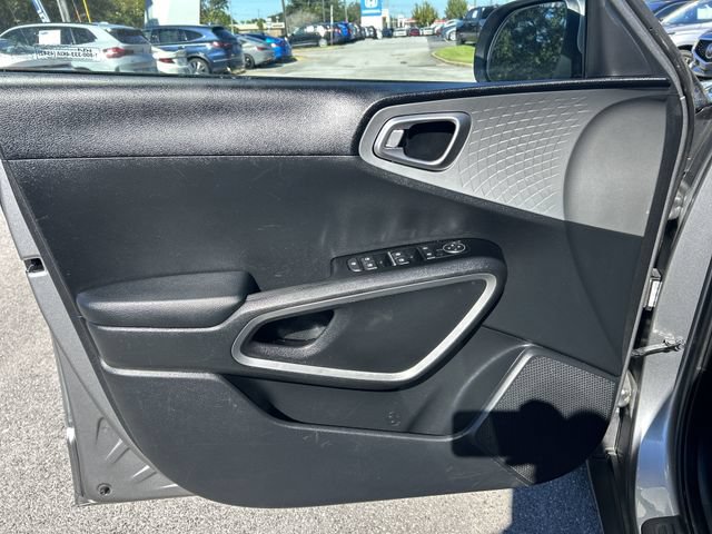 Used 2024 Kia Soul LX w/ Option Group 015 FWD image 17
