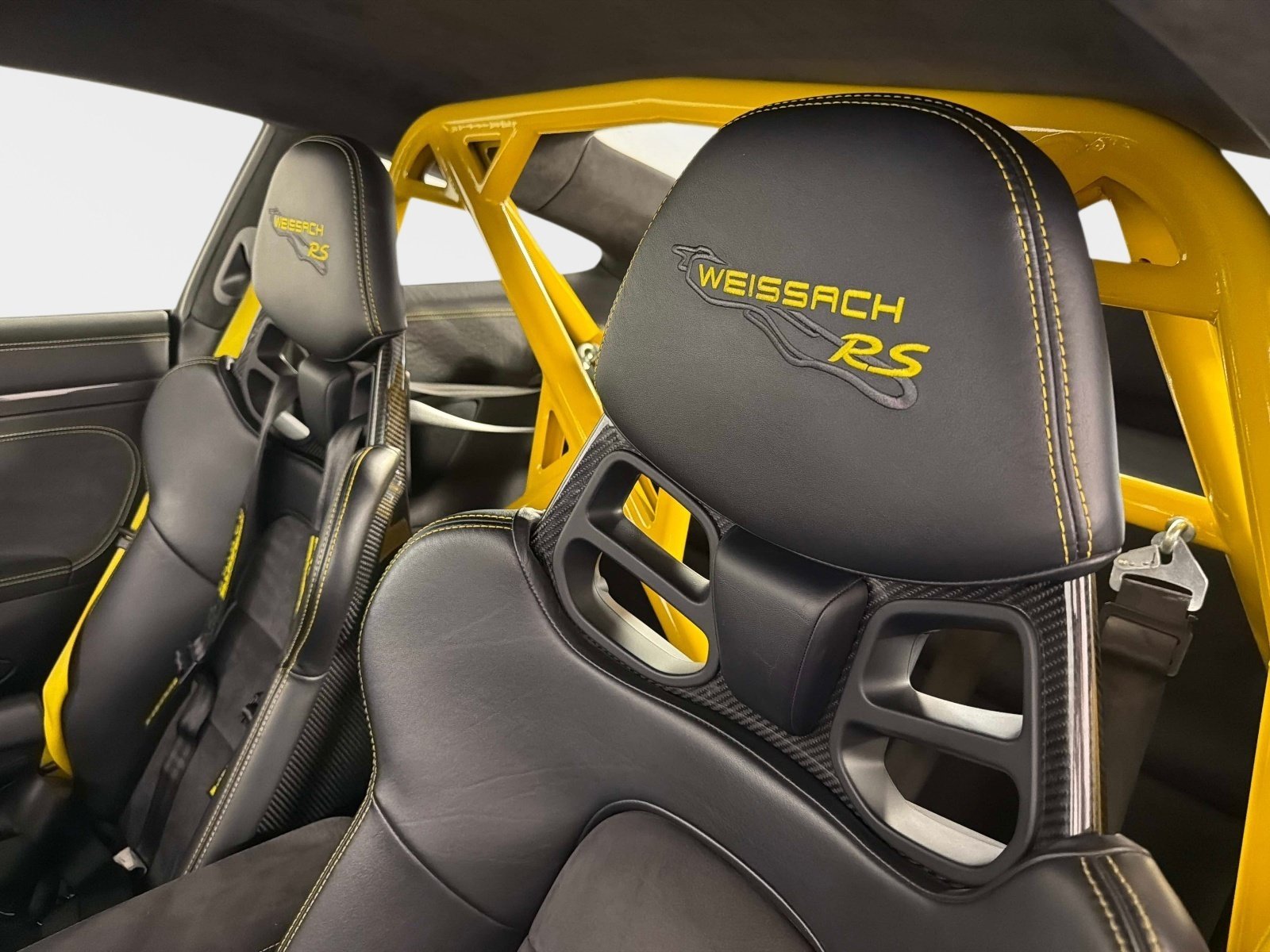 Used 2018 Porsche 911 GT2 RS w/ Weissach Package RWD image 31