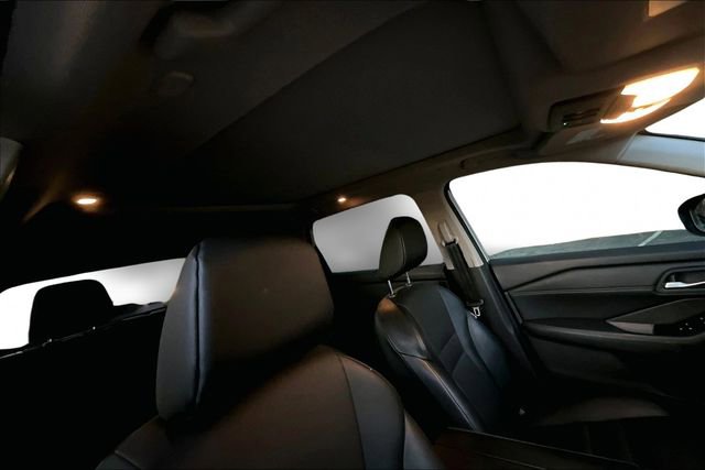 Used 2024 Nissan Rogue SV w/ SV Premium Package image 19