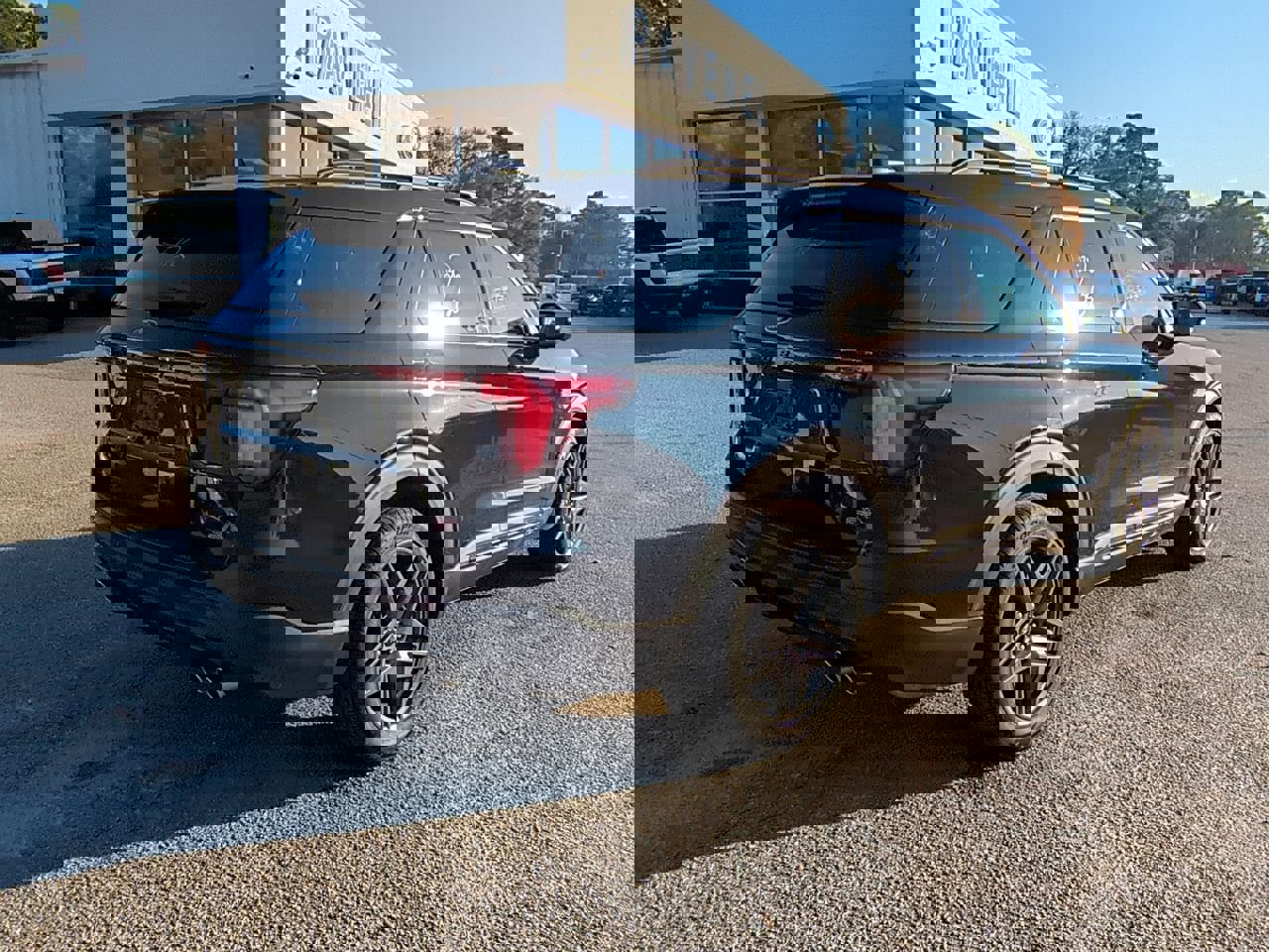 Used 2025 Ford Explorer ST image 4