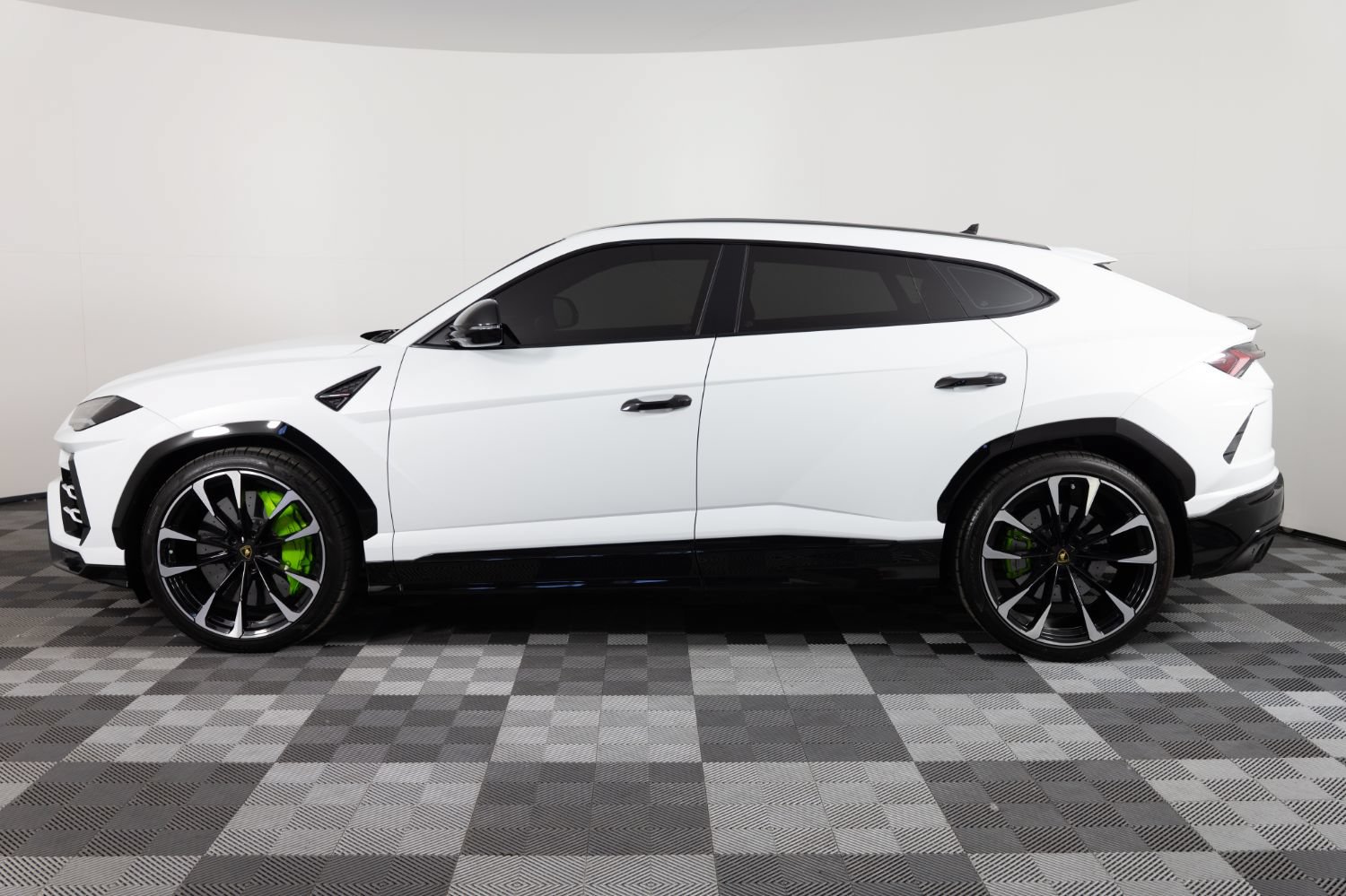 Used 2021 Lamborghini Urus AWD/4WD image 3