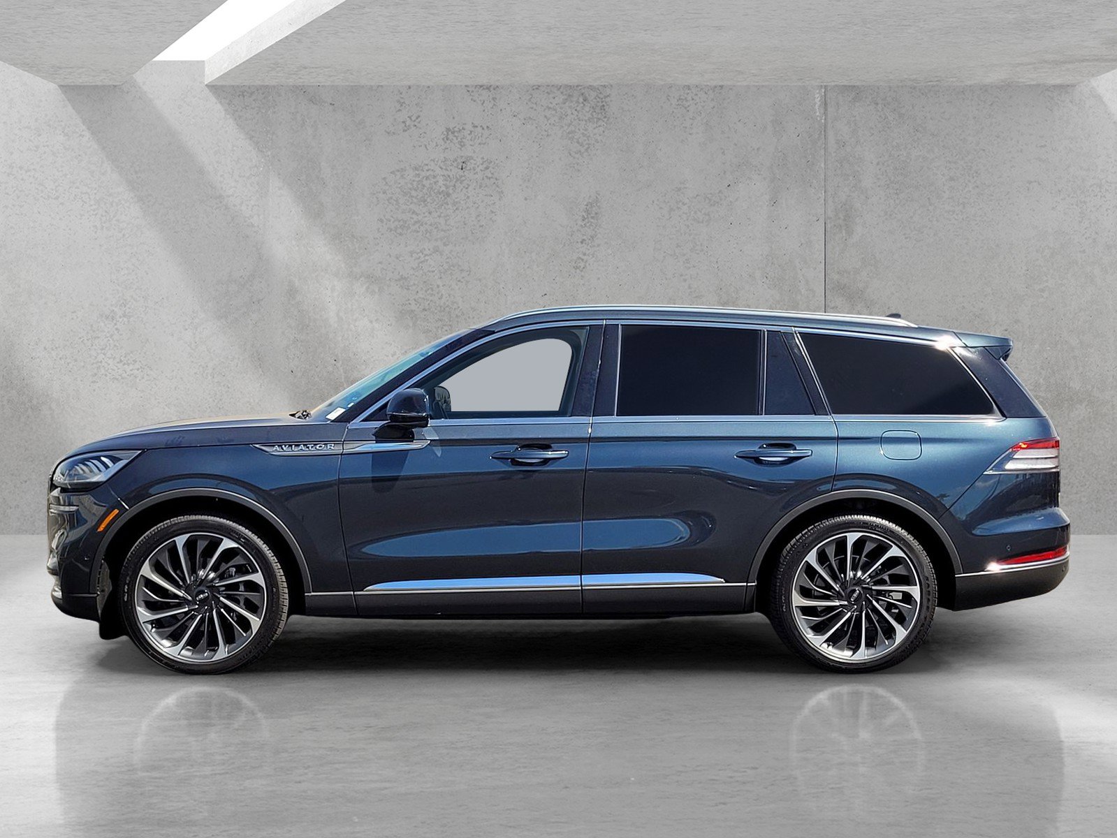 Used 2023 Lincoln Aviator Reserve w/ Equipment Group 201A image 7