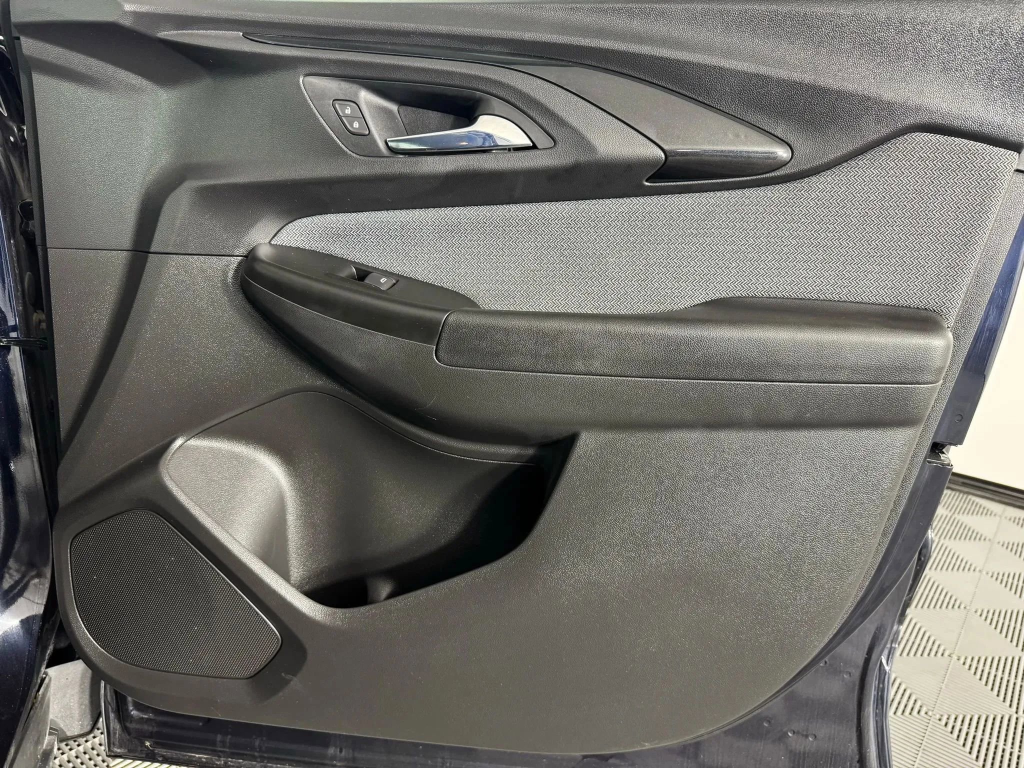 Used 2021 Chevrolet TrailBlazer LT w/ Convenience Package image 40