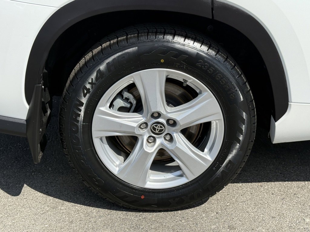 Certified 2022 Toyota Highlander LE image 14