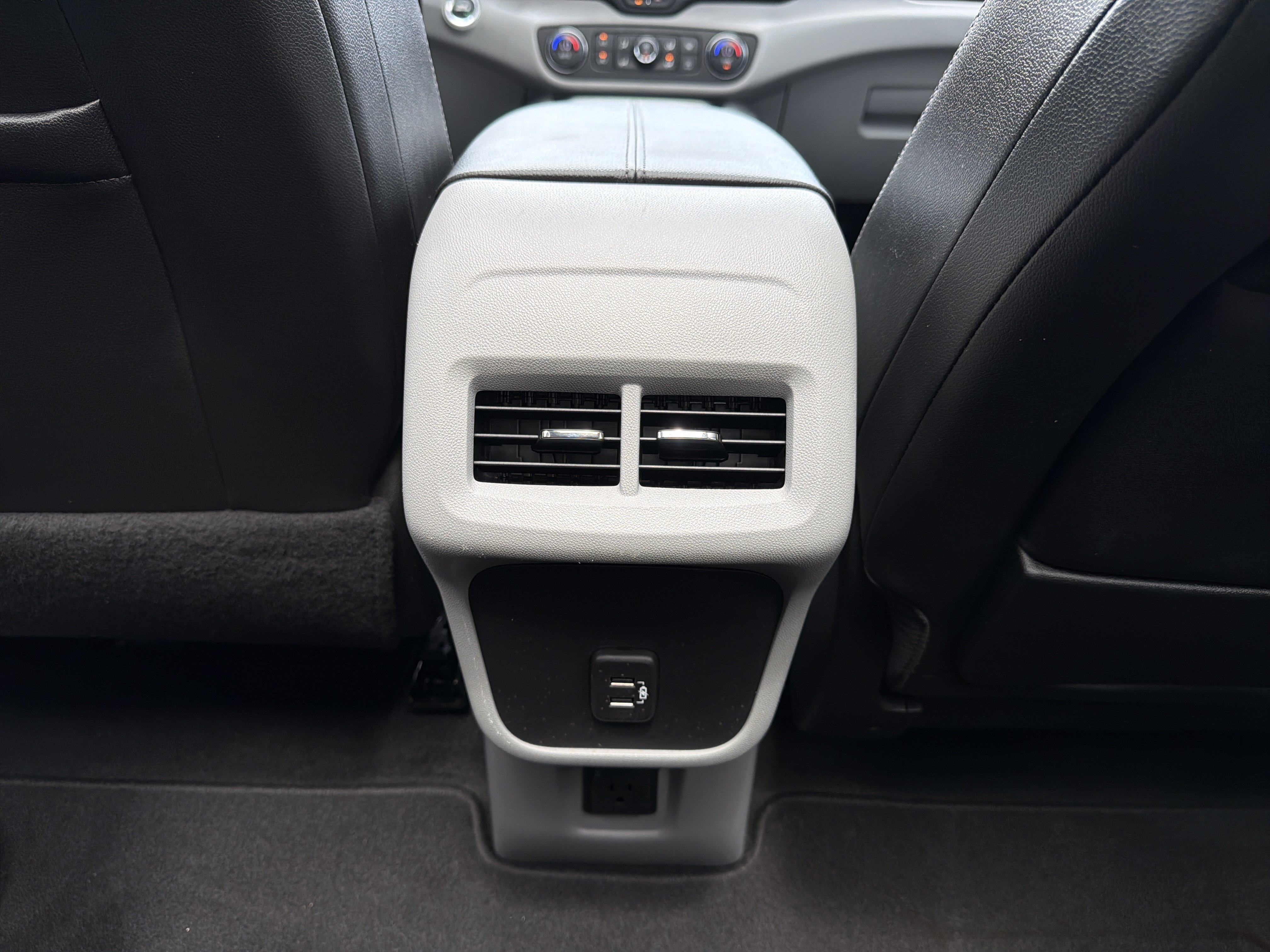 Used 2023 GMC Terrain SLT w/ Tech Package FWD image 29
