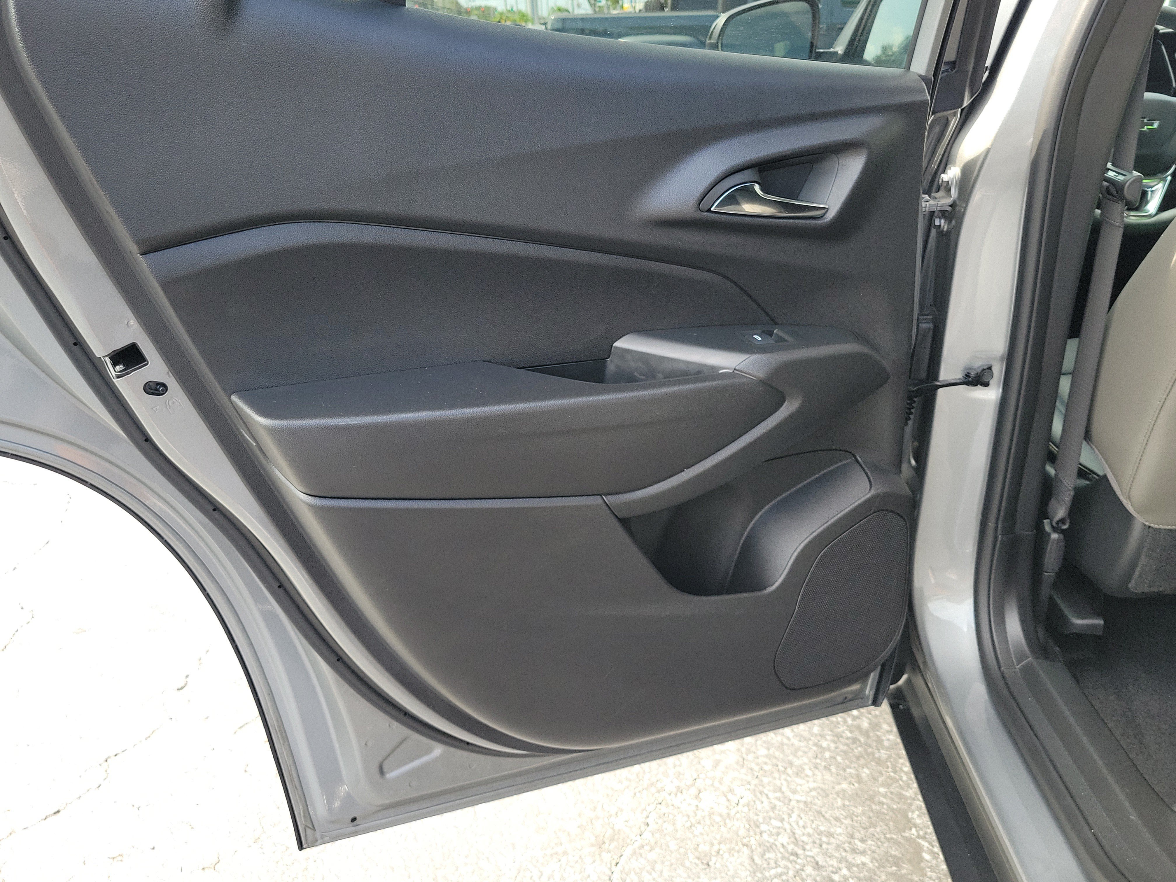 Used 2025 Chevrolet Trax ACTIV w/ Sunroof Package FWD image 12