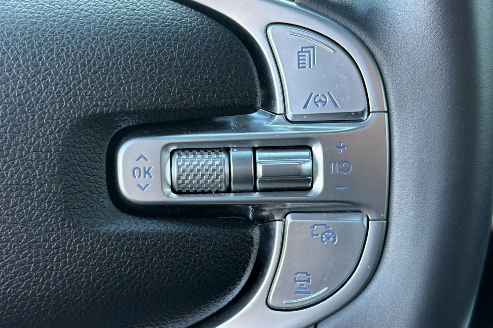 Used 2025 Genesis GV70 2.5T image 34